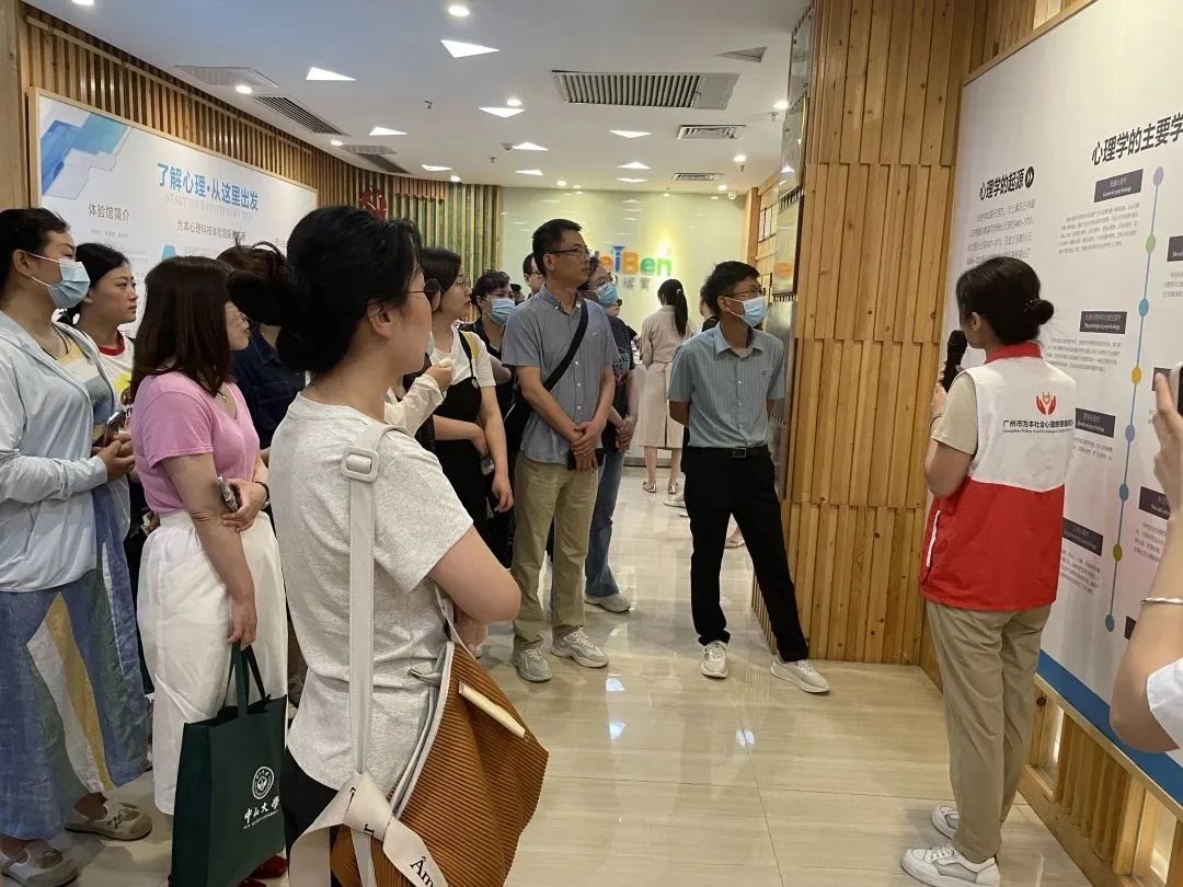 熱烈歡迎徐州民政局、徐州慈善總會領導到訪為本心理科技館